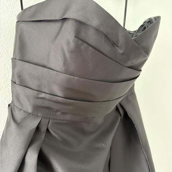 Elegant Donna Karan Black Strapless Dress - Picture 2 of 8